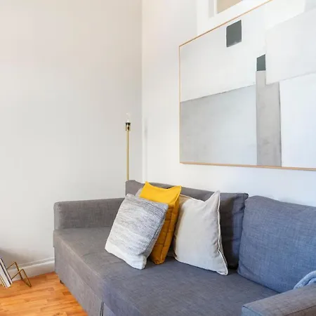 Daire Alfama Graca District Typical & Bright , 3 Bedroom With Ac 1st Floor Lisboa