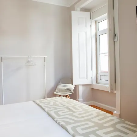 Daire Alfama Graca District Typical & Bright , 3 Bedroom With Ac 1st Floor