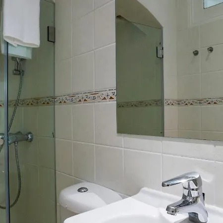 Alfama Graca District Typical & Bright , 3 Bedroom With Ac 1st Floor * Lisboa