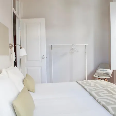 Alfama Graca District Typical & Bright , 3 Bedroom With Ac 1st Floor Lisboa